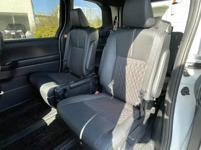 トヨタ ノア ハイブリッド S－Z 神奈川県 2023(令5)年 1.9万km パール