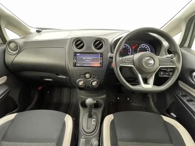日産 ノート X 熊本県 2016(平28)年 6.4万km ブリリアントホワイトパール 純正ナビMM316D-W（ＣＤ・ＤＶＤ・フルセグ・ＢＴ・ＳＤ・ＡＵＸ）/全周囲カメラ　/純正前方ドライブレコーダー　/ＥＴＣ　/前後クリアランスソナー　/衝突軽減ブレーキ　/レーンキープアシスト　/横滑り防止　/アイドリングストップ/純正フロアマット/オートライト/ヘッドライトレベライザー/ドアバイザー/電動格納ミラー/スマートキー/プッシュスタート/スペアキー1本/保証書/取扱説明書