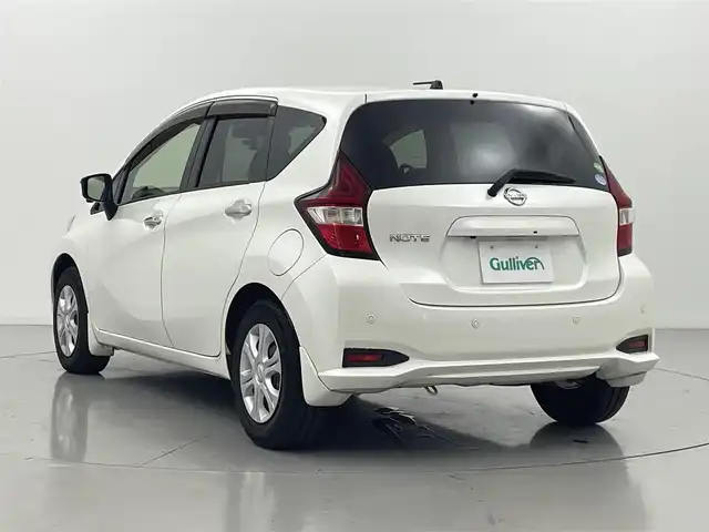 日産 ノート X 熊本県 2016(平28)年 6.4万km ブリリアントホワイトパール 純正ナビMM316D-W（ＣＤ・ＤＶＤ・フルセグ・ＢＴ・ＳＤ・ＡＵＸ）/全周囲カメラ　/純正前方ドライブレコーダー　/ＥＴＣ　/前後クリアランスソナー　/衝突軽減ブレーキ　/レーンキープアシスト　/横滑り防止　/アイドリングストップ/純正フロアマット/オートライト/ヘッドライトレベライザー/ドアバイザー/電動格納ミラー/スマートキー/プッシュスタート/スペアキー1本/保証書/取扱説明書