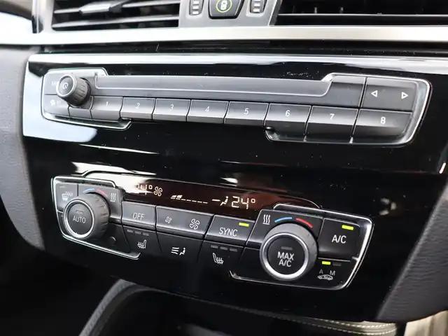 ＢＭＷ Ｘ１ xDrive 18d xライン 宮城県 2018(平30)年 6.7万km サファイアブラックP 純正ナビ【ＢＴ／ＡＵＸ】/インテリジェントセーフティ　/アダプティブクルーズコントロール　/ハーフレザーシート　/バックカメラ　/ヘッドアップディスプレイ　/アンビエントライト　/シートヒーター前席　/パーキングアシスト/パワーバックドア/ダウンヒルアシストコントロール/ルーフレール/レーンキープアシスト/ミラー型ETC/LEDヘッドライト/コンフォートアクセス/コーナーセンサー前後/禁煙車