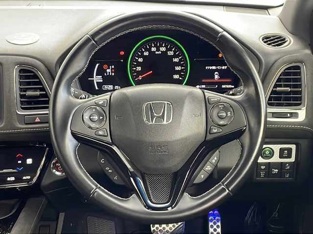ホンダ ヴェゼル ハイブリッド RS ホンダセンシング 愛知県 2016(平28)年 6.8万km クリスタルブラックパール 純正ナビ/【Bluetooth/フルセグTV/CD/DVD/AM/FM/USB】/バックカメラ/衝突被害軽減ブレーキ/レーンアシスト/レーダークルーズコントロール/横滑り防止装置/パドルシフト/ハーフレザーシート/前席シートヒーター/カーテンエアバック/オートエアコン/ETC/プッシュスタート/ステアリングスイッチ/スマートキー/電動格納ミラー/純正18インチアルミホイール/純正LEDオートライト