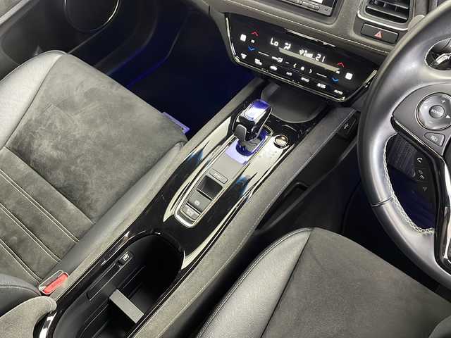 ホンダ ヴェゼル ハイブリッド RS ホンダセンシング 愛知県 2016(平28)年 6.8万km クリスタルブラックパール 純正ナビ/【Bluetooth/フルセグTV/CD/DVD/AM/FM/USB】/バックカメラ/衝突被害軽減ブレーキ/レーンアシスト/レーダークルーズコントロール/横滑り防止装置/パドルシフト/ハーフレザーシート/前席シートヒーター/カーテンエアバック/オートエアコン/ETC/プッシュスタート/ステアリングスイッチ/スマートキー/電動格納ミラー/純正18インチアルミホイール/純正LEDオートライト