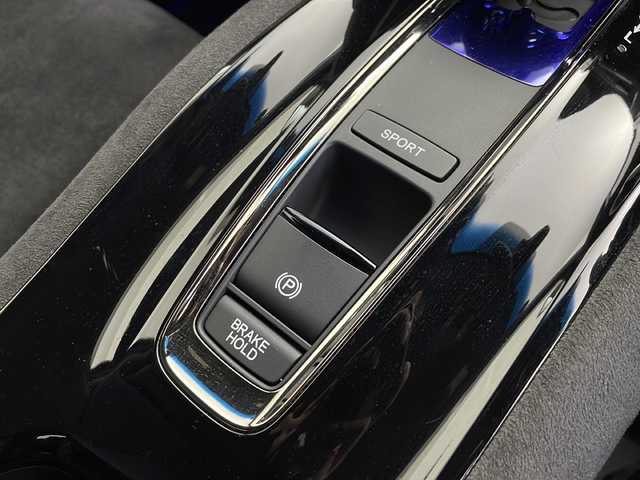 ホンダ ヴェゼル ハイブリッド RS ホンダセンシング 愛知県 2016(平28)年 6.8万km クリスタルブラックパール 純正ナビ/【Bluetooth/フルセグTV/CD/DVD/AM/FM/USB】/バックカメラ/衝突被害軽減ブレーキ/レーンアシスト/レーダークルーズコントロール/横滑り防止装置/パドルシフト/ハーフレザーシート/前席シートヒーター/カーテンエアバック/オートエアコン/ETC/プッシュスタート/ステアリングスイッチ/スマートキー/電動格納ミラー/純正18インチアルミホイール/純正LEDオートライト