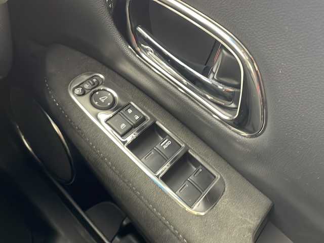 ホンダ ヴェゼル ハイブリッド RS ホンダセンシング 愛知県 2016(平28)年 6.8万km クリスタルブラックパール 純正ナビ/【Bluetooth/フルセグTV/CD/DVD/AM/FM/USB】/バックカメラ/衝突被害軽減ブレーキ/レーンアシスト/レーダークルーズコントロール/横滑り防止装置/パドルシフト/ハーフレザーシート/前席シートヒーター/カーテンエアバック/オートエアコン/ETC/プッシュスタート/ステアリングスイッチ/スマートキー/電動格納ミラー/純正18インチアルミホイール/純正LEDオートライト