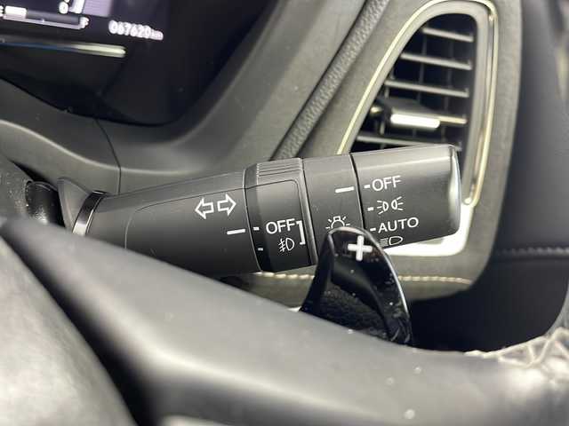 ホンダ ヴェゼル ハイブリッド RS ホンダセンシング 愛知県 2016(平28)年 6.8万km クリスタルブラックパール 純正ナビ/【Bluetooth/フルセグTV/CD/DVD/AM/FM/USB】/バックカメラ/衝突被害軽減ブレーキ/レーンアシスト/レーダークルーズコントロール/横滑り防止装置/パドルシフト/ハーフレザーシート/前席シートヒーター/カーテンエアバック/オートエアコン/ETC/プッシュスタート/ステアリングスイッチ/スマートキー/電動格納ミラー/純正18インチアルミホイール/純正LEDオートライト