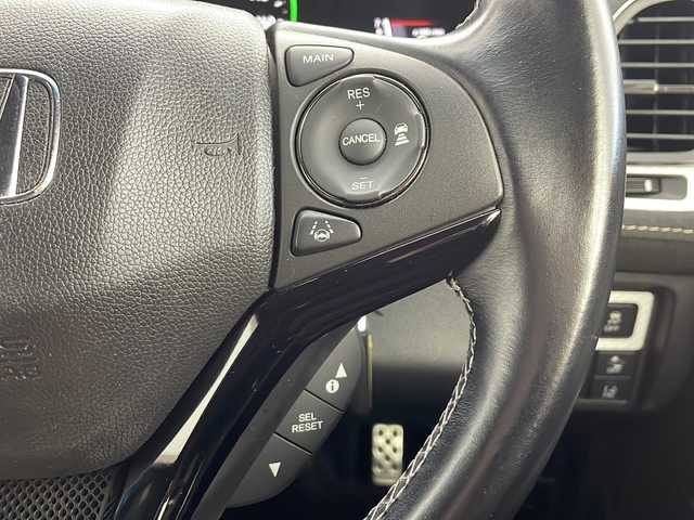 ホンダ ヴェゼル ハイブリッド RS ホンダセンシング 愛知県 2016(平28)年 6.8万km クリスタルブラックパール 純正ナビ/【Bluetooth/フルセグTV/CD/DVD/AM/FM/USB】/バックカメラ/衝突被害軽減ブレーキ/レーンアシスト/レーダークルーズコントロール/横滑り防止装置/パドルシフト/ハーフレザーシート/前席シートヒーター/カーテンエアバック/オートエアコン/ETC/プッシュスタート/ステアリングスイッチ/スマートキー/電動格納ミラー/純正18インチアルミホイール/純正LEDオートライト