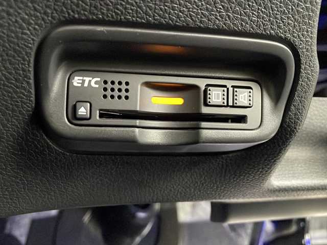 ホンダ ヴェゼル ハイブリッド RS ホンダセンシング 愛知県 2016(平28)年 6.8万km クリスタルブラックパール 純正ナビ/【Bluetooth/フルセグTV/CD/DVD/AM/FM/USB】/バックカメラ/衝突被害軽減ブレーキ/レーンアシスト/レーダークルーズコントロール/横滑り防止装置/パドルシフト/ハーフレザーシート/前席シートヒーター/カーテンエアバック/オートエアコン/ETC/プッシュスタート/ステアリングスイッチ/スマートキー/電動格納ミラー/純正18インチアルミホイール/純正LEDオートライト