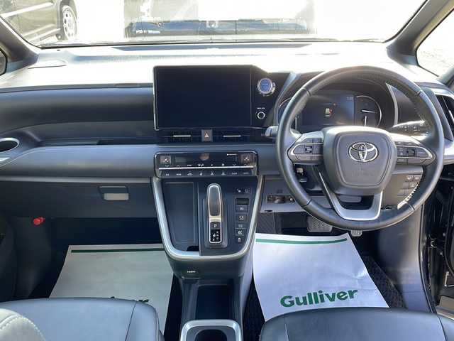 トヨタ ノア ハイブリッド S－Z 岩手県 2022(令4)年 6万km アティチュードブラックマイカ 純正メモリーナビ/AM/FM/Bluetooth/フルセグTV/全方位カメラ/純正フリップダウンモニター/電動リアゲート/ETC/両側パワースライドドア/レーダークルーズコントロール/衝突被害軽減ブレーキ/レーンキープアシスト/アイドリングストップ/シートヒーター/オートライト/オートハイビーム/LEDヘッドライト/フォグランプ/スマートキー/プッシュスタート/電動格納ミラー/社外16インチAW