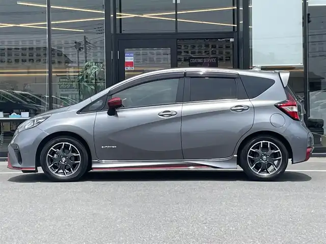 日産 ノート e－パワー ニスモ 茨城県 2018(平30)年 5万km ダークメタルグレー 純正ナビ/【iPod・SD・ラジオ・TV・ウォークマン・USB・BT・CD・DVD・VTR・AUX】/デジタルインナーミラー/レーダークルコン/ETC/全方位カメラ/前後ドラレコ/前後コーナーセンサー/ニスモスポーツシート/GPSレーダー探知機/純正フロアマット/純正アルミホイール/オートライト/LEDライト/横滑り防止装置/衝突被害軽減システム