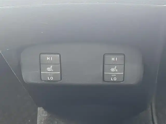 トヨタ シエンタ G 愛媛県 2017(平29)年 6万km ブラックマイカ 純正ナビ（Bluetooth/フルセグテレビ/SD）/両側パワースライドドア/前方ドライブレコーダー/ETC/シートヒーター/バックカメラ/純正15インチアルミホイール/純正フロアマット/ドアバイザー/LEDヘッドライト/3列シート/スペアキー1本/ABS/横滑り防止装置/レーンキープアシスト/衝突被害軽減システム/アイドリングストップ/プッシュスタートボタン