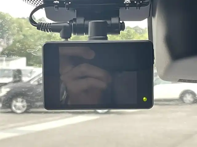 トヨタ シエンタ G 愛媛県 2017(平29)年 6万km ブラックマイカ 純正ナビ（Bluetooth/フルセグテレビ/SD）/両側パワースライドドア/前方ドライブレコーダー/ETC/シートヒーター/バックカメラ/純正15インチアルミホイール/純正フロアマット/ドアバイザー/LEDヘッドライト/3列シート/スペアキー1本/ABS/横滑り防止装置/レーンキープアシスト/衝突被害軽減システム/アイドリングストップ/プッシュスタートボタン
