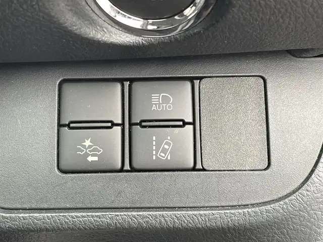 トヨタ シエンタ G 愛媛県 2017(平29)年 6万km ブラックマイカ 純正ナビ（Bluetooth/フルセグテレビ/SD）/両側パワースライドドア/前方ドライブレコーダー/ETC/シートヒーター/バックカメラ/純正15インチアルミホイール/純正フロアマット/ドアバイザー/LEDヘッドライト/3列シート/スペアキー1本/ABS/横滑り防止装置/レーンキープアシスト/衝突被害軽減システム/アイドリングストップ/プッシュスタートボタン