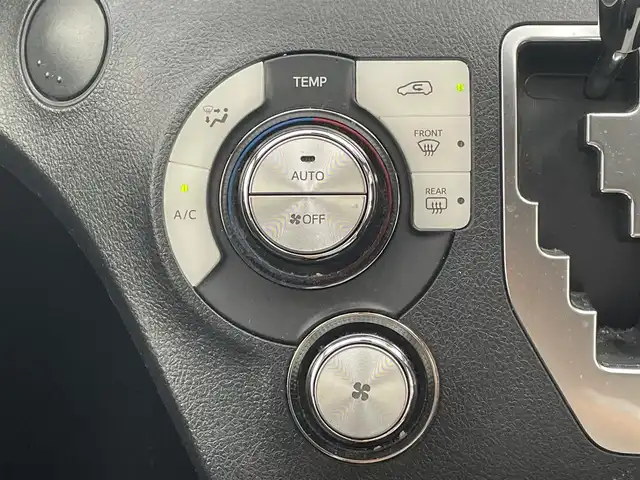 トヨタ シエンタ G 愛媛県 2017(平29)年 6万km ブラックマイカ 純正ナビ（Bluetooth/フルセグテレビ/SD）/両側パワースライドドア/前方ドライブレコーダー/ETC/シートヒーター/バックカメラ/純正15インチアルミホイール/純正フロアマット/ドアバイザー/LEDヘッドライト/3列シート/スペアキー1本/ABS/横滑り防止装置/レーンキープアシスト/衝突被害軽減システム/アイドリングストップ/プッシュスタートボタン