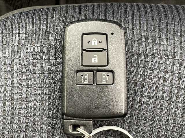 トヨタ シエンタ G 千葉県 2017(平29)年 6万km ブラックマイカ 衝突被害軽減ブレーキ/レーンキープアシスト/両側パワースライドドア/純正SDナビ（ZSNT-W66T）/フルセグテレビ/CD・DVD/バックカメラ/ドライブレコーダー（前方：DC-DR401）/革巻きステアリング/ステアリングスイッチ/純正ドアバイザー/純正フロアマット/スマートキー/純正15インチアルミホイール