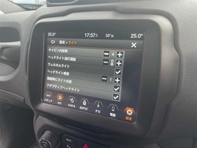 クライスラー・ジープ ジープ レネゲード リミテッド 山梨県 2021(令3)年 3.3万km ガンＭ 黒革　/純正Uコネクトナビ　/フルセグ　/Bカメ/ＡＣＣ/ＢＳＡ/ＬＫＡ/シートヒーター/Ｐシート/アップルカーＰ/アンドロイドＡ/ＬＥＤヘッドライト/Ａライト/Ａハイビーム/ＢＴ/純正１７ＡＷ/ＡＡＣ/ルーフレール/スペアキー