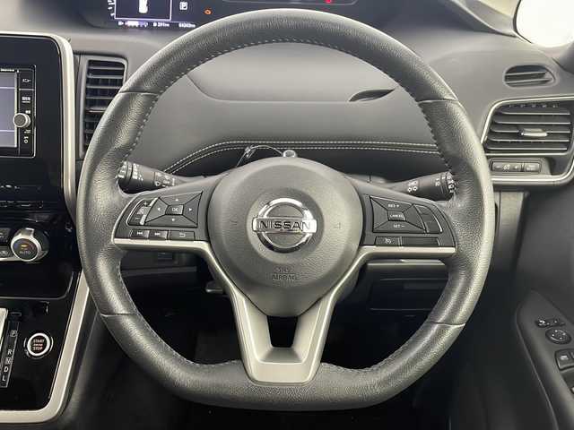 日産 セレナ ハイウェイスター Vセレクション 埼玉県 2017(平29)年 6.5万km インペリアルアンバーP 純正SDナビ/MM317D-W/ 地図SDない為動作確認未/　CD/DVD/バックカメラ/地デジ/両側パワースライドドア/純正フリップダウンモニター/クルーズコントロール/エマージェンシーブレーキ/ビルドインＥＴＣ/ＬＥＤヘッドライト/アイドリングストップ/プッシュスタート