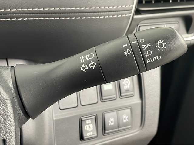 日産 セレナ ハイウェイスター Vセレクション 埼玉県 2017(平29)年 6.5万km インペリアルアンバーP 純正SDナビ/MM317D-W/ 地図SDない為動作確認未/　CD/DVD/バックカメラ/地デジ/両側パワースライドドア/純正フリップダウンモニター/クルーズコントロール/エマージェンシーブレーキ/ビルドインＥＴＣ/ＬＥＤヘッドライト/アイドリングストップ/プッシュスタート