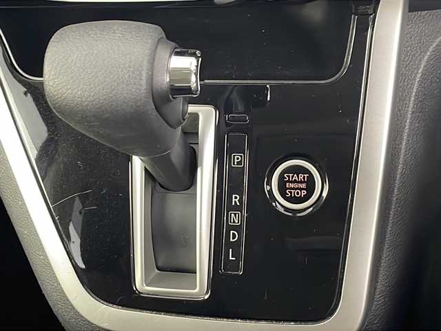 日産 セレナ ハイウェイスター Vセレクション 埼玉県 2017(平29)年 6.5万km インペリアルアンバーP 純正SDナビ/MM317D-W/ 地図SDない為動作確認未/　CD/DVD/バックカメラ/地デジ/両側パワースライドドア/純正フリップダウンモニター/クルーズコントロール/エマージェンシーブレーキ/ビルドインＥＴＣ/ＬＥＤヘッドライト/アイドリングストップ/プッシュスタート