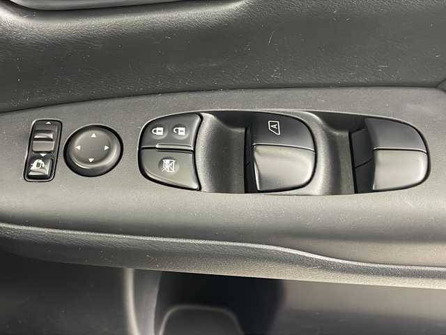 日産 セレナ ハイウェイスター Vセレクション 埼玉県 2017(平29)年 6.5万km インペリアルアンバーP 純正SDナビ/MM317D-W/ 地図SDない為動作確認未/　CD/DVD/バックカメラ/地デジ/両側パワースライドドア/純正フリップダウンモニター/クルーズコントロール/エマージェンシーブレーキ/ビルドインＥＴＣ/ＬＥＤヘッドライト/アイドリングストップ/プッシュスタート