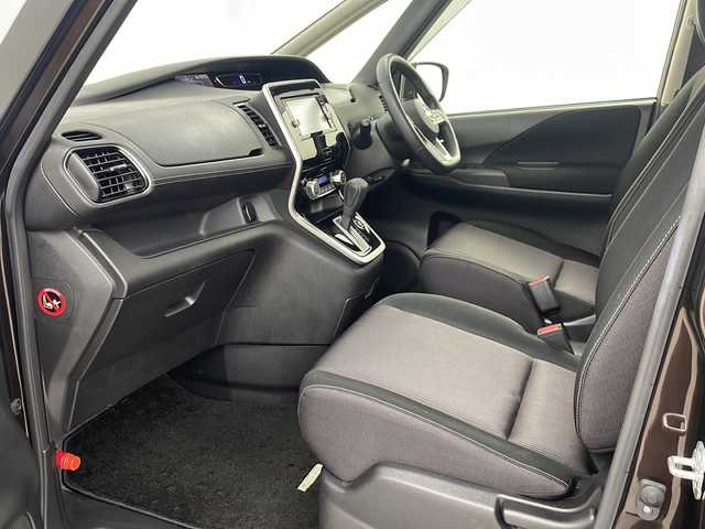 日産 セレナ ハイウェイスター Vセレクション 埼玉県 2017(平29)年 6.5万km インペリアルアンバーP 純正SDナビ/MM317D-W/ 地図SDない為動作確認未/　CD/DVD/バックカメラ/地デジ/両側パワースライドドア/純正フリップダウンモニター/クルーズコントロール/エマージェンシーブレーキ/ビルドインＥＴＣ/ＬＥＤヘッドライト/アイドリングストップ/プッシュスタート
