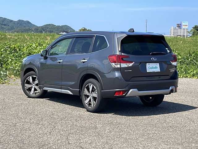 スバル フォレスター ハイブリッド アドバンス 新潟県 2021(令3)年 5.3万km マグネタイトグレーメタリック 4WD/純正SDナビ/CD/DVD/BT/フルセグテレビ/フロント/サイド/バックカメラ/ETC/ドライブレコーダー/衝突被害軽減ブレーキ/レーンキープアシスト/レーダークルーズコントロール/半革シート/パワーシート/シートヒーター /ステアリングヒーター/ステアリングスイッチ/パドルシフト/パワーバックドア/コーナーセンサー/LEDヘッドライト/オートライト/フォグランプ/純正18インチアルミホイール