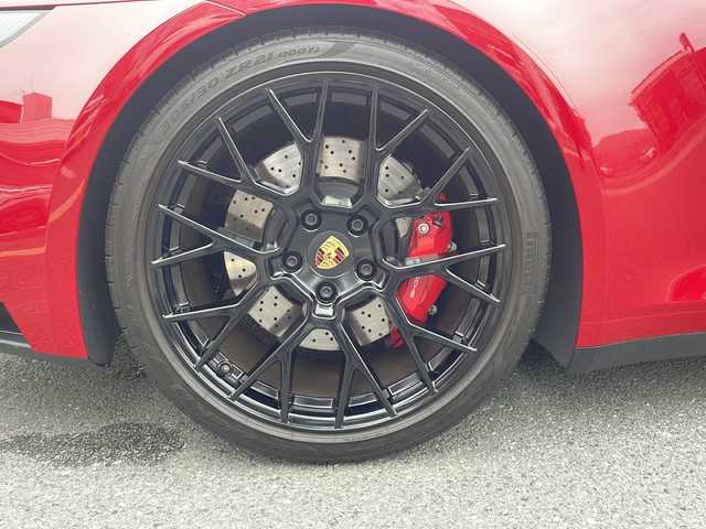 ポルシェ ポルシェ ９１１ カレラ4 GTS 大阪府 2022(令4)年 2.3万km 赤 ワンオーナー車/カーマインレッド/ＧＴＳインテリアＰＫＧ/ＰＤＣＣ/ＢＯＳＥサウンド/ＰＤＬＳ Ｐｌｕｓ付/    ティンテッドマトリクスＬＥＤヘッドライト/スポーツクロノ/レーンチェンジアシスト/純正ナビゲーション/全方位カメラ/１８ｗａｙアダプティブシートスポーツシート/エクステンテッドインテリアパッケージマットカーボン/カラーメーター/カーマインレッド/ライトデザインパッケージ/パワーステアリングプラス/リアアクスルステアリング