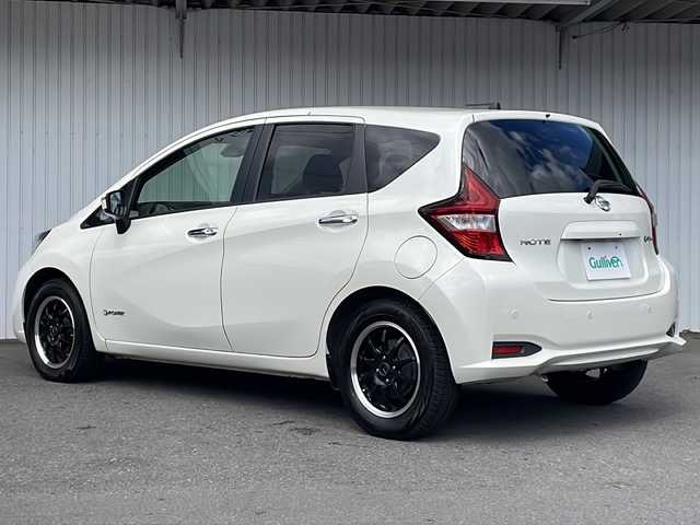 日産 ノート e－パワー X 長野県 2018(平30)年 6.1万km ブリリアントホワイトパール エマージェンシーブレーキ/メモリナビフルセグTV/バックカメラ/ETC/クルーズコントロール/コーナーセンサー /社外15インチアルミ/プッシュスタートエンジン/パーキングアシスト/LEDヘッドライト/純正フロアマット/保証書
