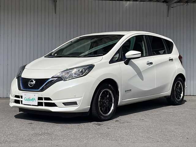 日産 ノート e－パワー X 長野県 2018(平30)年 6.1万km ブリリアントホワイトパール エマージェンシーブレーキ/メモリナビフルセグTV/バックカメラ/ETC/クルーズコントロール/コーナーセンサー /社外15インチアルミ/プッシュスタートエンジン/パーキングアシスト/LEDヘッドライト/純正フロアマット/保証書