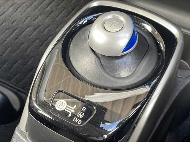 日産 ノート e－パワー X 長野県 2018(平30)年 6.1万km ブリリアントホワイトパール エマージェンシーブレーキ/メモリナビフルセグTV/バックカメラ/ETC/クルーズコントロール/コーナーセンサー /社外15インチアルミ/プッシュスタートエンジン/パーキングアシスト/LEDヘッドライト/純正フロアマット/保証書