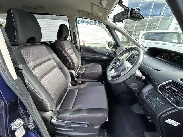 日産 セレナ ハイウェイスター 群馬県 2017(平29)年 12.2万km アズライトブルー (株)IDOMが運営する【じしゃロン伊勢崎店】の自社ローン専用車両になりますこちらは現金またはオートローンご利用時の価格です。自社ローンご希望の方は別途その旨お申付け下さい/プロパイロット/両側パワースライドドア/純正SDナビゲーション/アラウンドビューモニター/フリップダウンモニター/CD/DVD/BD/SD/BT/DTV/LEDヘッドライト/デジタルインナーミラー/オートライト/ETC/ドアバイザー/純正フロアマット