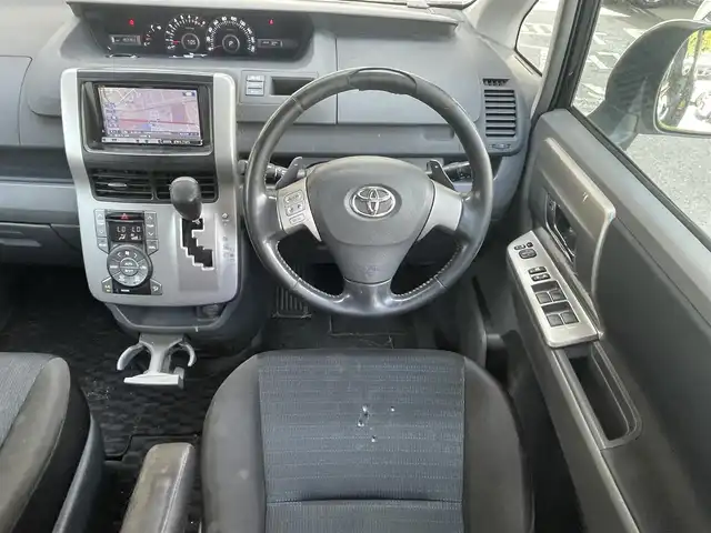 トヨタ ヴォクシー ZS 兵庫県 2010(平22)年 19.4万km ブラック アルパイン製SDナビ(VIE-X08)/・フルセグTV/・バックカメラ/・AM/FM/・CD/DVD/アルパイン製フリップダウンモニター/両側パワースライドドア/ビルトインETC/プッシュスタート/スマートキー/ステアリングリモコン/パドルシフト/電動格納ミラー/AAC