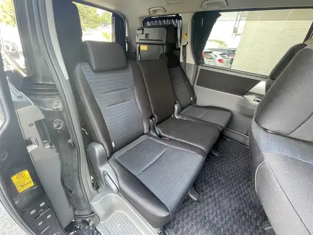 トヨタ ヴォクシー ZS 兵庫県 2010(平22)年 19.4万km ブラック アルパイン製SDナビ(VIE-X08)/・フルセグTV/・バックカメラ/・AM/FM/・CD/DVD/アルパイン製フリップダウンモニター/両側パワースライドドア/ビルトインETC/プッシュスタート/スマートキー/ステアリングリモコン/パドルシフト/電動格納ミラー/AAC