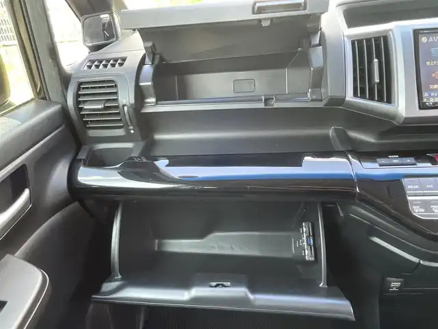 ホンダ ステップワゴン スパーダ Z クールスピリット 熊本県 2012(平24)年 8.4万km プレミアムスパークルブラックパール スマートキー/社外ナビ/（CD・DVD・フルセグTV・BTオーディオ・SD）/バックカメラ/ETC/純正17インチAW/両側パワースライドドア/クルーズコントロール/パドルシフト/レザー調シートカバー/ディスチャージヘッドライト/オートライト/フォグライト/横滑り防止装置/ウィンカーミラー/純正フロアマット/純正ドアバイザー/新車保証書/取扱説明書