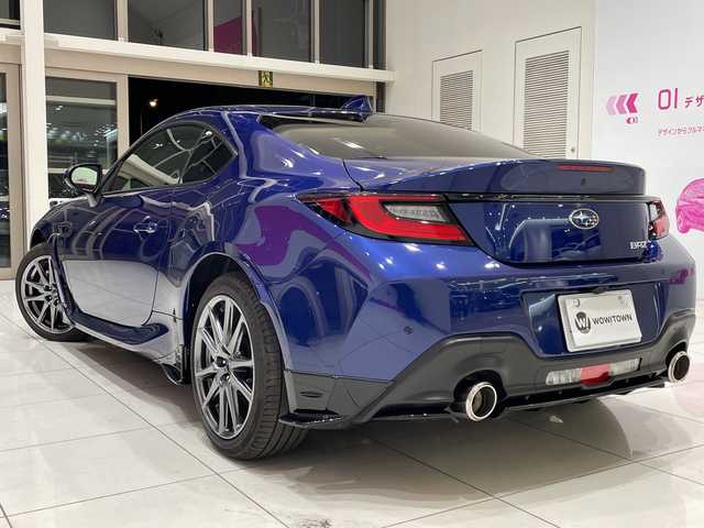 スバル ＢＲＺ R 埼玉県 2023(令5)年 1.3万km サファイアブルーパール アイサイト/フローティングディスプレイオーディオ/　　BT/USB/デジタルインナーミラー/レーダークルーズコントロール/LEDヘッドライト/シートヒーター/純正17インチアルミホイール/STIフルエアロ/スマートキー×2/禁煙車