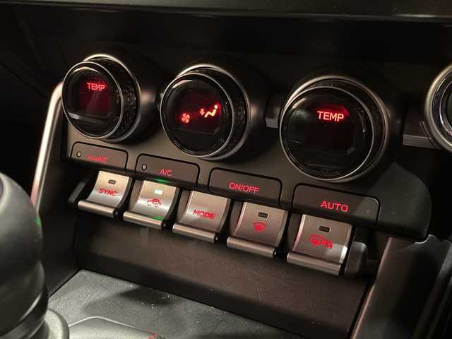 スバル ＢＲＺ R 埼玉県 2023(令5)年 1.3万km サファイアブルーパール アイサイト/フローティングディスプレイオーディオ/　　BT/USB/デジタルインナーミラー/レーダークルーズコントロール/LEDヘッドライト/シートヒーター/純正17インチアルミホイール/STIフルエアロ/スマートキー×2/禁煙車