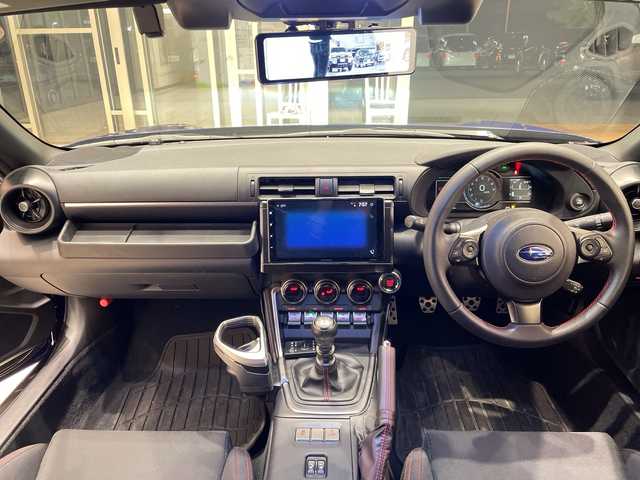 スバル ＢＲＺ R 埼玉県 2023(令5)年 1.3万km サファイアブルーパール アイサイト/フローティングディスプレイオーディオ/　　BT/USB/デジタルインナーミラー/レーダークルーズコントロール/LEDヘッドライト/シートヒーター/純正17インチアルミホイール/STIフルエアロ/スマートキー×2/禁煙車