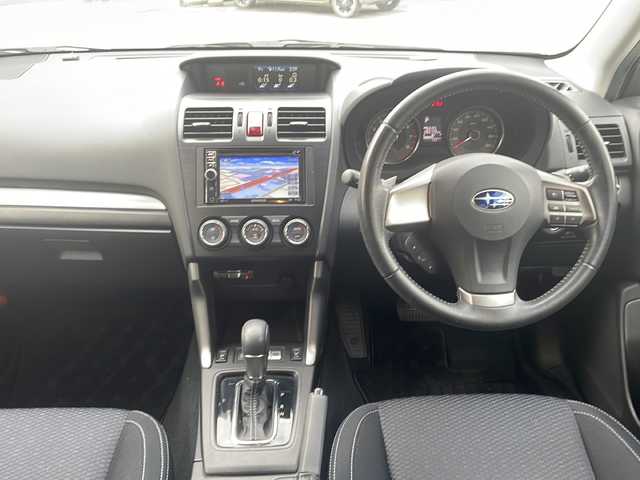 スバル フォレスター 2．0i－S アイサイト 福井県 2013(平25)年 8.6万km サテンホワイトパール (株)IDOMが運営する【じしゃロン福井店】の自社ローン対象車両になります。こちらは現金またはオートローンご利用時の価格です。自社ローンご希望の方は別途その旨お申付け下さい/社外ナビ（CD・DVD）/ワンセグテレビ/ETC/パワーシート（D席・N席）/シートヒーター（D席・N席）/パワーバックドア