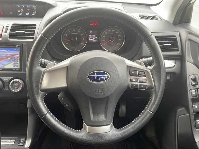 スバル フォレスター 2．0i－S アイサイト 福井県 2013(平25)年 8.6万km サテンホワイトパール (株)IDOMが運営する【じしゃロン福井店】の自社ローン対象車両になります。こちらは現金またはオートローンご利用時の価格です。自社ローンご希望の方は別途その旨お申付け下さい/社外ナビ（CD・DVD）/ワンセグテレビ/ETC/パワーシート（D席・N席）/シートヒーター（D席・N席）/パワーバックドア