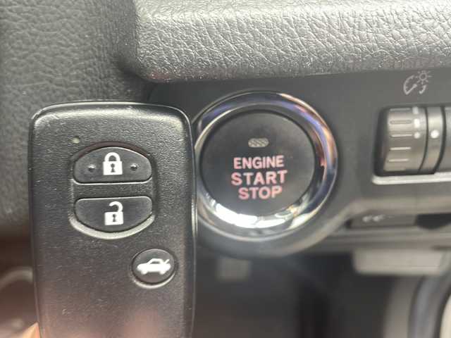 スバル フォレスター 2．0i－S アイサイト 福井県 2013(平25)年 8.6万km サテンホワイトパール (株)IDOMが運営する【じしゃロン福井店】の自社ローン対象車両になります。こちらは現金またはオートローンご利用時の価格です。自社ローンご希望の方は別途その旨お申付け下さい/社外ナビ（CD・DVD）/ワンセグテレビ/ETC/パワーシート（D席・N席）/シートヒーター（D席・N席）/パワーバックドア