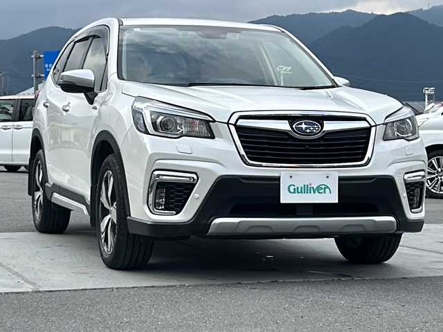 スバル フォレスター ハイブリッド アドバンス 山梨県 2018(平30)年 5.4万km クリスタルホワイトP 純正６インチナビ/バックカメラ/フロントカメラ/サイドカメラ/衝突被害軽減システム/車線逸脱警報/追従式クルーズコントロール/レザーシート/横滑り防止装置/ビルトインETC/前後ドライブレコーダー/LEDヘッドライト/オートライト/純正18インチAW/シートヒーター/ステアリングヒーター/メモリ付きパワーシート/ブラインドスポットモニター/アイサイト/デジタルインナーミラー/プッシュスタート/スマートキー/フロアマット/スペアキー/取扱説明書/保証書