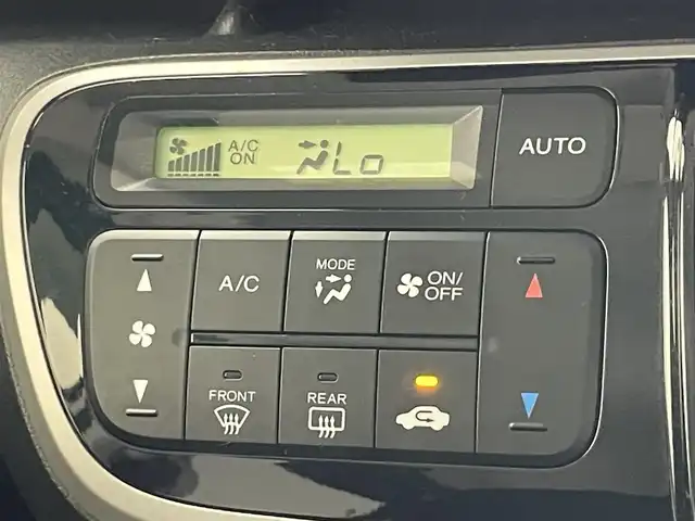 ホンダ Ｎ ＢＯＸ G ターボ SSパッケージ 愛知県 2013(平25)年 6.7万km プレミアムホワイトパール 純正ナビ　ＴＶ　Ｂｌｕｅｔｏｏｔｈ　バックカメラ　ＨＩＤオートライト　両側パワースライドドア　ＥＴＣ　パドルシフト　クルーズコントロール　純正１４インチアルミ　オートエアコン　純正フロアマット　禁煙車