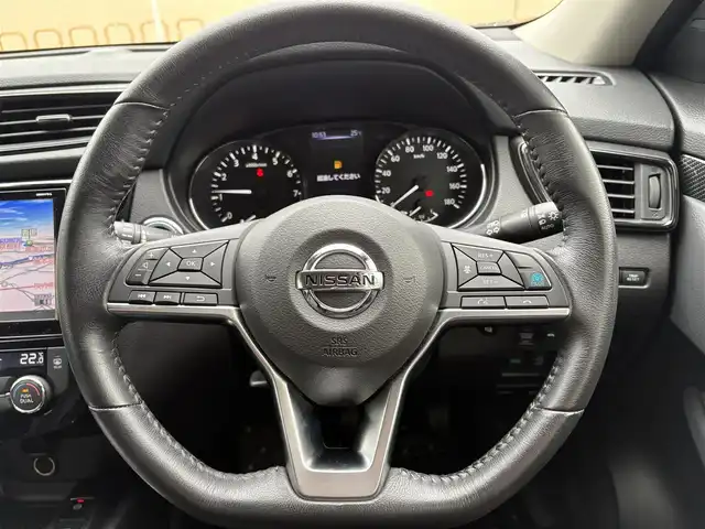 日産 エクストレイル 20Xi 大阪府 2018(平30)年 5.2万km ブリリアントホワイトパール プロパイロット/　・インテリジェントエマージェンシーブレーキ/　・車間距離維持支援システム/　・車線維持支援システム/　・車線逸脱毛法　LDW/純正ナビ/　AM/FM/CD/DVD/Bluetooth/フルセグ/パワーバックドア/インテリジェントアラウンドビューモニター/インテリジェントルームミラー/ハーフレザーシート/シートヒーター(全席)/ヒーテッドドアミラー/LEDオートライト/フォグランプ/スマートキー/ルーフレール/ビルトインETC2.0/コーナーセンサー前後/デュアルエアコン/純正フロアマット/純正ドアバイザー/純正18インチアルミホイール