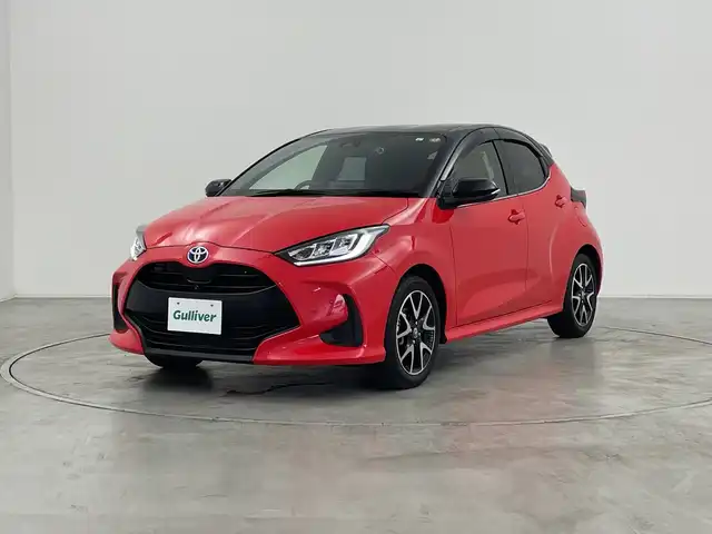 トヨタ ヤリス ハイブリッド Z 群馬県 2021(令3)年 1.1万km ブラック/コーラルクリスタルシャイン 純正８型ナビ　全周囲カメラ　フルセグＴＶ　シートヒーター　衝突被害軽減ブレーキ　レーンアシスト　オートハイビーム　ＬＥＤヘッドライト　ＢＳＭ　前後ドライブレコーダー　ＥＴＣ２．０　スマートキー　禁煙車