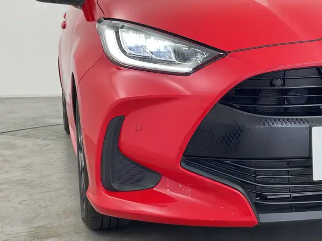 トヨタ ヤリス ハイブリッド Z 群馬県 2021(令3)年 1.1万km ブラック/コーラルクリスタルシャイン 純正８型ナビ　全周囲カメラ　フルセグＴＶ　シートヒーター　衝突被害軽減ブレーキ　レーンアシスト　オートハイビーム　ＬＥＤヘッドライト　ＢＳＭ　前後ドライブレコーダー　ＥＴＣ２．０　スマートキー　禁煙車