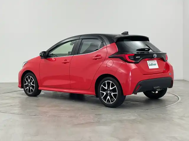 トヨタ ヤリス ハイブリッド Z 群馬県 2021(令3)年 1.1万km ブラック/コーラルクリスタルシャイン 純正８型ナビ　全周囲カメラ　フルセグＴＶ　シートヒーター　衝突被害軽減ブレーキ　レーンアシスト　オートハイビーム　ＬＥＤヘッドライト　ＢＳＭ　前後ドライブレコーダー　ＥＴＣ２．０　スマートキー　禁煙車