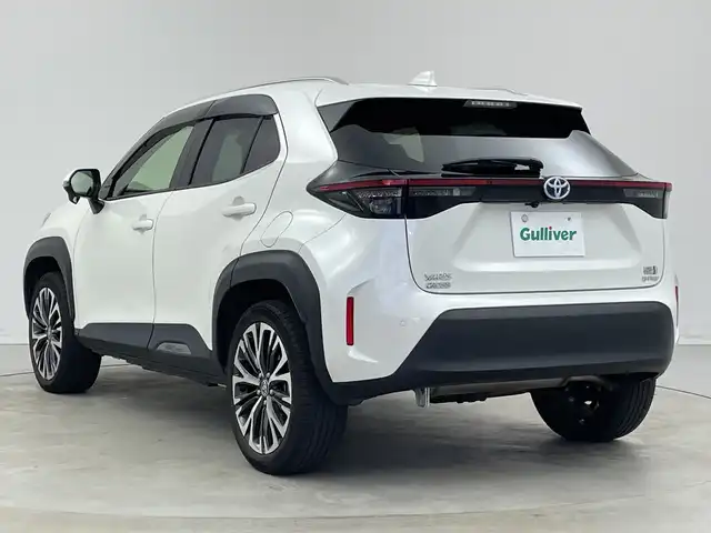 トヨタ ヤリスクロス ハイブリッド Z 新潟県 2021(令3)年 6.2万km ホワイトパールクリスタルシャイン 4WD/純正メモリナビ/　Bluetooth/CD/DVD/USB/トヨタセーフティセンス/・プリクラッシュセーフティ/・レーントレーシングアシスト/・レーンディパーチャーアラート/・レーダークルーズコントロール/・アダプティブハイビームシステム/・ロードサインアシスト/・レーダークルーズコントロール/D席パワーシート/ハーフレザーシート/前席シートヒーター/バックモニター/ETC/ダウンヒルアシストコントロール/LEDヘッドライト/レザーステアリング