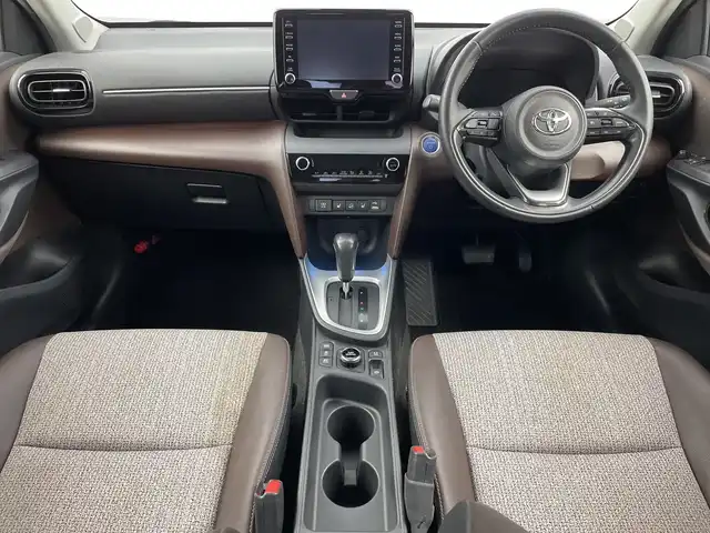 トヨタ ヤリスクロス ハイブリッド Z 新潟県 2021(令3)年 6.2万km ホワイトパールクリスタルシャイン 4WD/純正メモリナビ/　Bluetooth/CD/DVD/USB/トヨタセーフティセンス/・プリクラッシュセーフティ/・レーントレーシングアシスト/・レーンディパーチャーアラート/・レーダークルーズコントロール/・アダプティブハイビームシステム/・ロードサインアシスト/・レーダークルーズコントロール/D席パワーシート/ハーフレザーシート/前席シートヒーター/バックモニター/ETC/ダウンヒルアシストコントロール/LEDヘッドライト/レザーステアリング