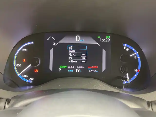 トヨタ ヤリスクロス ハイブリッド Z 新潟県 2021(令3)年 6.2万km ホワイトパールクリスタルシャイン 4WD/純正メモリナビ/　Bluetooth/CD/DVD/USB/トヨタセーフティセンス/・プリクラッシュセーフティ/・レーントレーシングアシスト/・レーンディパーチャーアラート/・レーダークルーズコントロール/・アダプティブハイビームシステム/・ロードサインアシスト/・レーダークルーズコントロール/D席パワーシート/ハーフレザーシート/前席シートヒーター/バックモニター/ETC/ダウンヒルアシストコントロール/LEDヘッドライト/レザーステアリング