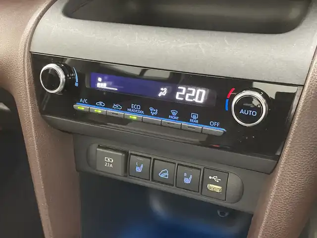 トヨタ ヤリスクロス ハイブリッド Z 新潟県 2021(令3)年 6.2万km ホワイトパールクリスタルシャイン 4WD/純正メモリナビ/　Bluetooth/CD/DVD/USB/トヨタセーフティセンス/・プリクラッシュセーフティ/・レーントレーシングアシスト/・レーンディパーチャーアラート/・レーダークルーズコントロール/・アダプティブハイビームシステム/・ロードサインアシスト/・レーダークルーズコントロール/D席パワーシート/ハーフレザーシート/前席シートヒーター/バックモニター/ETC/ダウンヒルアシストコントロール/LEDヘッドライト/レザーステアリング