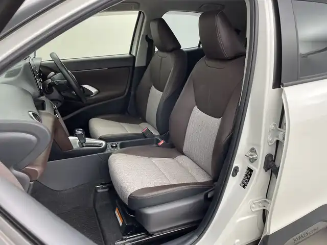 トヨタ ヤリスクロス ハイブリッド Z 新潟県 2021(令3)年 6.2万km ホワイトパールクリスタルシャイン 4WD/純正メモリナビ/　Bluetooth/CD/DVD/USB/トヨタセーフティセンス/・プリクラッシュセーフティ/・レーントレーシングアシスト/・レーンディパーチャーアラート/・レーダークルーズコントロール/・アダプティブハイビームシステム/・ロードサインアシスト/・レーダークルーズコントロール/D席パワーシート/ハーフレザーシート/前席シートヒーター/バックモニター/ETC/ダウンヒルアシストコントロール/LEDヘッドライト/レザーステアリング